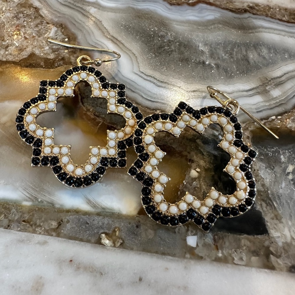 3017 Chic Black and Gold Quatrefoil Earrings